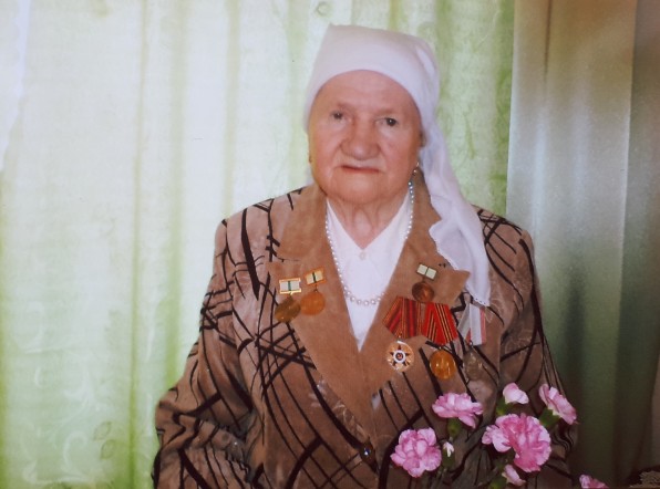«Собирали семена, чтоб мама не умерла»: воспоминания блокадницы Разии Валишиной