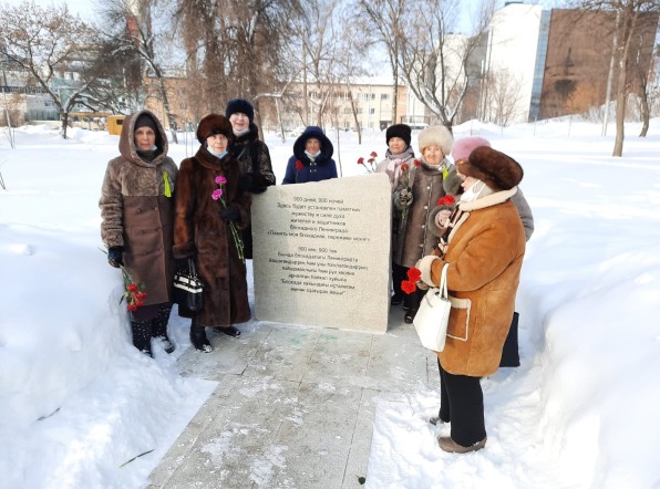В Уфе в день 78-й годовщины полного снятия блокады Ленинграда возложили цветы на месте будущего памятника на месте будущего памятника в сквере 50-летия Победы
